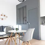 Cozy Center * Nice